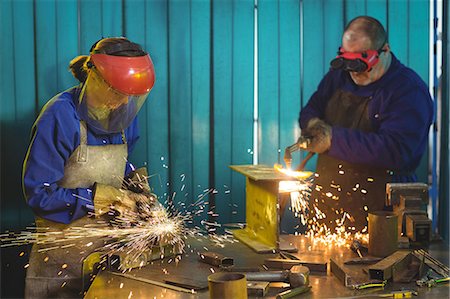 Male and female welders working together in workshop Foto de stock - Sin royalties Premium, Código: 6109-08722791