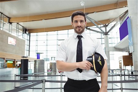 simsearch:693-06435879,k - Portrait of pilot standing in airport terminal Photographie de stock - Premium Libres de Droits, Code: 6109-08722738