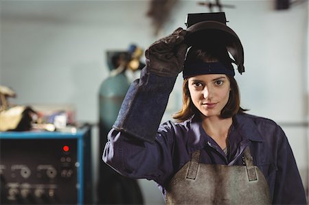 simsearch:6109-08722895,k - Portrait of female welder standing in workshop Foto de stock - Sin royalties Premium, Código: 6109-08722881