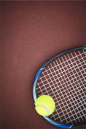 simsearch:6109-08723028,k - Tennis ball and racket lying on the ground in the court Photographie de stock - Premium Libres de Droits, Code: 6109-08723030