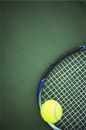 simsearch:6109-08723028,k - Tennis ball and racket lying on the ground in the court Photographie de stock - Premium Libres de Droits, Code: 6109-08723031