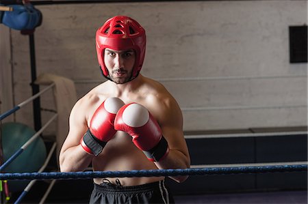 Boxer practicing boxing in fitness studio Foto de stock - Sin royalties Premium, Código: 6109-08739231