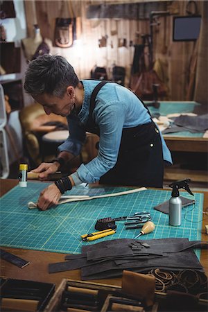 simsearch:614-08821252,k - Craftswoman hammering leather in workshop Stock Photo - Premium Royalty-Free, Code: 6109-08802329