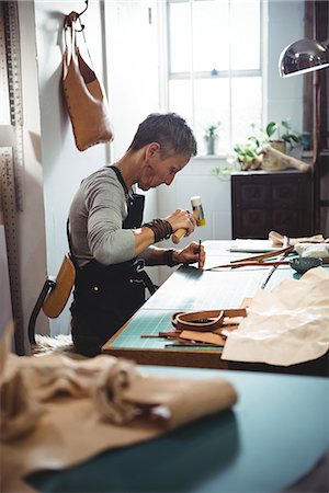 simsearch:614-08821252,k - Craftswoman hammering leather in workshop Stock Photo - Premium Royalty-Free, Code: 6109-08802332