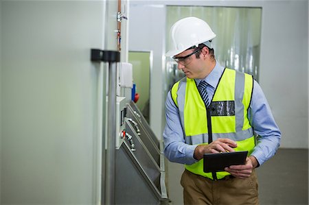 simsearch:693-06324870,k - Technician examining machine at meat factory Stock Photo - Premium Royalty-Free, Code: 6109-08802922