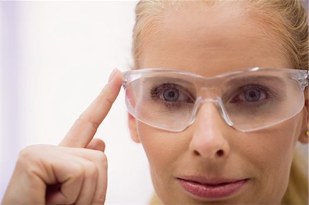simsearch:6109-08804109,k - Close up of female doctor wearing protective glasses in clinic Fotografie stock - Premium Royalty-Free, Codice: 6109-08803858