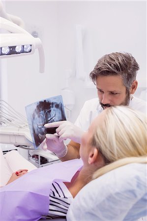 simsearch:6109-08803890,k - Dentist showing x-ray to the patient in clinic Stockbilder - Premium RF Lizenzfrei, Bildnummer: 6109-08803893