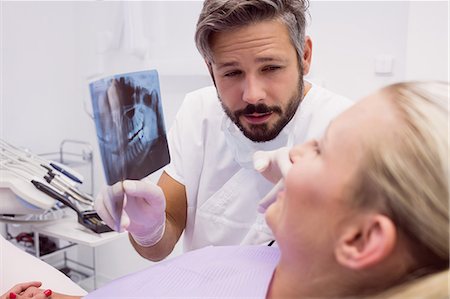 simsearch:6109-08803890,k - Dentist showing x-ray to the patient in clinic Stockbilder - Premium RF Lizenzfrei, Bildnummer: 6109-08803892