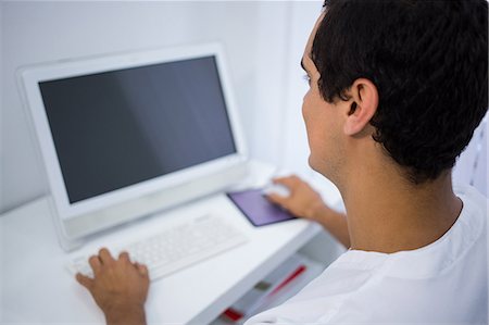 simsearch:6109-08803849,k - Rear view of dentist using computer at clinic Foto de stock - Sin royalties Premium, Código: 6109-08804054