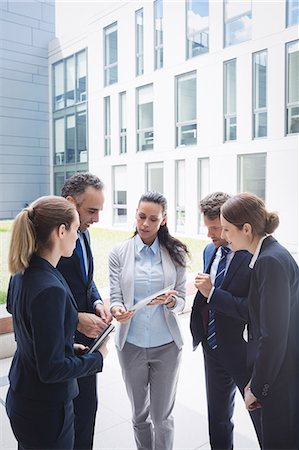 simsearch:649-07280451,k - Businesspeople discussing over digital tablet outside office building Photographie de stock - Premium Libres de Droits, Code: 6109-08804212