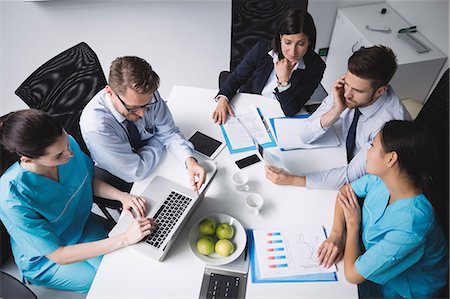 seriös - Team of doctors in a meeting at conference room Stockbilder - Premium RF Lizenzfrei, Bildnummer: 6109-08804393