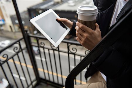 simsearch:6115-08066516,k - Man using digital tablet while having coffee in balcony Foto de stock - Royalty Free Premium, Número: 6109-08804965