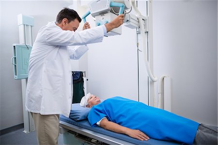 simsearch:6109-08689539,k - Senior woman undergoing an x-ray test Stock Photo - Premium Royalty-Free, Code: 6109-08830453