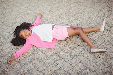 simsearch:6109-08830432,k - Unconscious girl fallen on ground after accident Photographie de stock - Premium Libres de Droits, Code: 6109-08830432