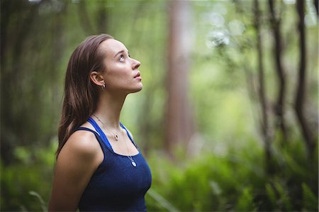 simsearch:6109-08830606,k - Woman performing yoga in forest Fotografie stock - Premium Royalty-Free, Codice: 6109-08830619