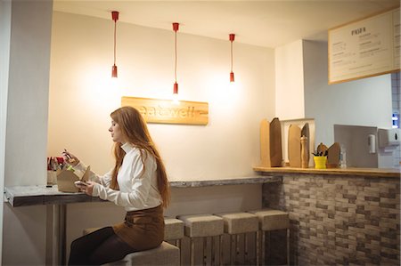 simsearch:649-06352854,k - Side-view of woman eating salad in the restaurant Stock Photo - Premium Royalty-Free, Code: 6109-08944398