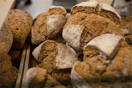 Close-up of einkorn bread at the bakery counter Photographie de stock - Premium Libres de Droits, Code: 6109-08944753