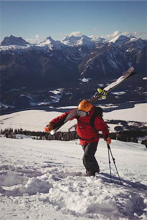 footprint winter landscape mountain - Skier walking in snow alps with ski during winter Photographie de stock - Premium Libres de Droits, Code: 6109-08944904