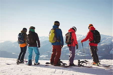 simsearch:6109-06195607,k - Group of skiers standing on top of the mountain during winter Photographie de stock - Premium Libres de Droits, Code: 6109-08944905