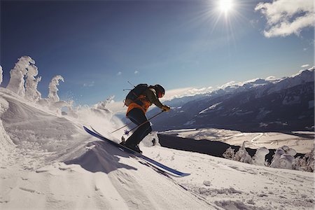 simsearch:6109-06195607,k - Skier skiing in snowy alps during winter Photographie de stock - Premium Libres de Droits, Code: 6109-08944906