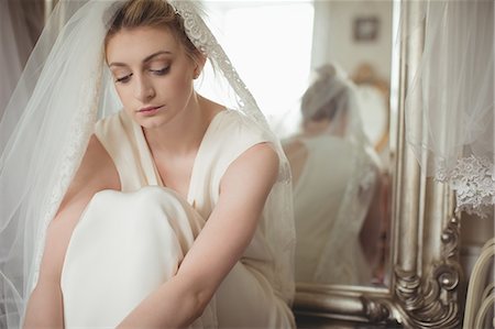 simsearch:6109-08945279,k - Thoughtful young bride in a white dress relaxing in boutique Photographie de stock - Premium Libres de Droits, Code: 6109-08945273