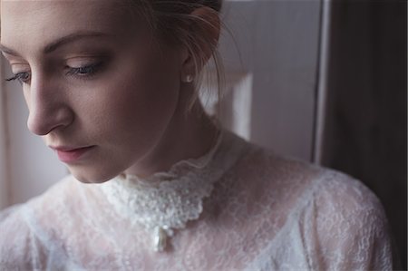 simsearch:6109-08945279,k - Thoughtful young bride standing near window in a boutique Photographie de stock - Premium Libres de Droits, Code: 6109-08945278