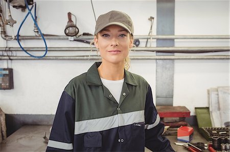 simsearch:6109-08952663,k - Portrait of beautiful female mechanic in garage Foto de stock - Sin royalties Premium, Código: 6109-08952655