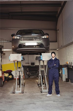 simsearch:6109-08537545,k - Portrait of mechanic standing with arms crossed Foto de stock - Sin royalties Premium, Código: 6109-08952757