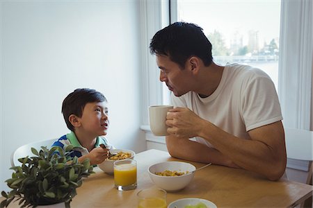 simsearch:6109-08953075,k - Father and son interacting while having breakfast Fotografie stock - Premium Royalty-Free, Codice: 6109-08953082