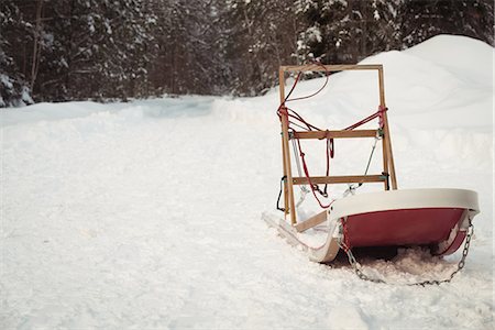 simsearch:6109-08953015,k - Empty sleigh in snow Foto de stock - Sin royalties Premium, Código: 6109-08953033