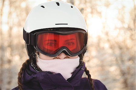 simsearch:6109-08953148,k - Woman in ski goggles and jacket Stock Photo - Premium Royalty-Free, Code: 6109-08953160