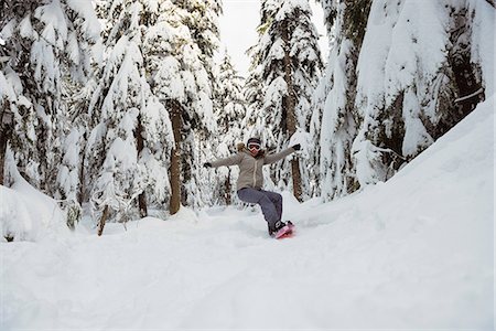 simsearch:6109-08944908,k - Woman snowboarding on snowy mountain Stock Photo - Premium Royalty-Free, Code: 6109-08953253