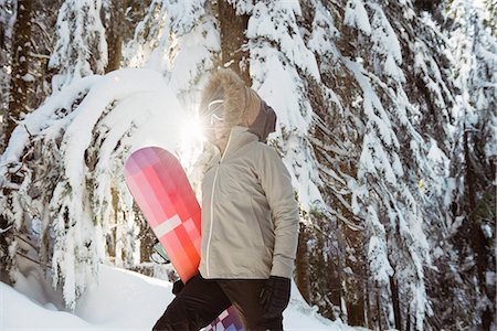 simsearch:6109-06195607,k - Woman standing and holding a snowboard Photographie de stock - Premium Libres de Droits, Code: 6109-08953235