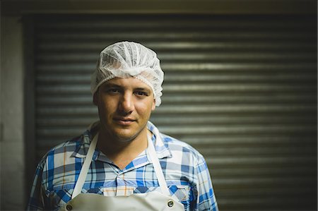 simsearch:6109-08953409,k - Portrait of male worker wearing protective headdress at beekeeping factory Foto de stock - Royalty Free Premium, Número: 6109-08953470