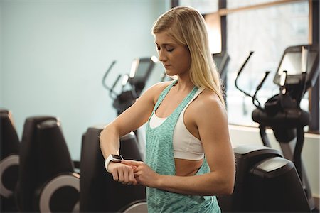 simsearch:6109-08953510,k - Young fit woman using smartwatch in the gym Stock Photo - Premium Royalty-Free, Code: 6109-08953530