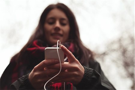 simsearch:649-08969042,k - Low angle view of businesswoman using smart phone outdoors Photographie de stock - Premium Libres de Droits, Code: 6109-08953663