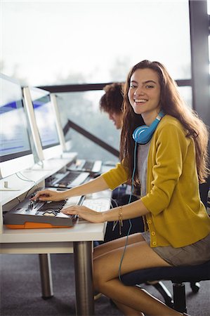 simsearch:6109-08953791,k - Portrait of smiling female sound engineer working in office Photographie de stock - Premium Libres de Droits, Code: 6109-08953699