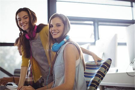 simsearch:853-03616784,k - Portrait of female sound engineer and colleagues working in office Photographie de stock - Premium Libres de Droits, Code: 6109-08953711