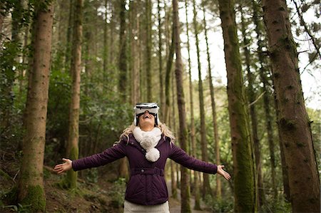 Woman using virtual reality headset in the forest Stock Photo - Premium Royalty-Free, Code: 6109-08953829