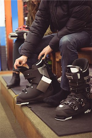 simsearch:6109-08928895,k - Close-up of man wearing a ski boot in a shop Foto de stock - Sin royalties Premium, Código: 6109-08928919