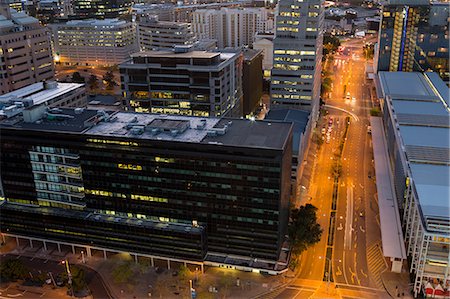 simsearch:640-01362650,k - Aerial view of streets and office building in business district at night Photographie de stock - Premium Libres de Droits, Code: 6109-08929277