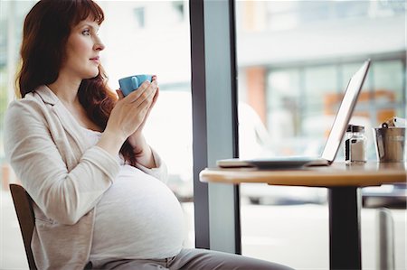 simsearch:6102-08168824,k - Pregnant businesswoman having coffee in office cafeteria Stock Photo - Premium Royalty-Free, Code: 6109-08929292