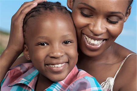 simsearch:6110-06702656,k - Closeup portrait of young African girl and her mother Foto de stock - Royalty Free Premium, Número: 6110-06702643