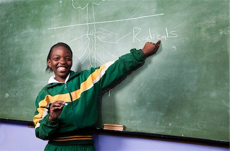 A young girl pointing to a drawing on a blackboard, Meyerton Primary School, Meyerton, Gauteng Photographie de stock - Premium Libres de Droits, Code: 6110-08780342