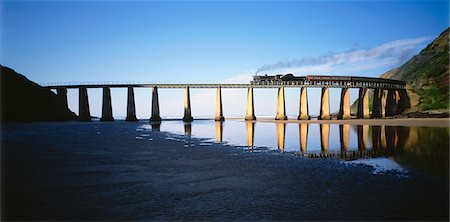 Outeniqua Choo Choo over Bridge Eastern Cape, South Africa Foto de stock - Royalty Free Premium, Número: 6110-08715108