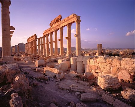 siria - Columns in Desert Palmyra Ruins, Syria Foto de stock - Sin royalties Premium, Código: 6110-08715116