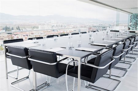 simsearch:6122-07698480,k - Empty conference room overlooking city Stock Photo - Premium Royalty-Free, Code: 6113-06497889