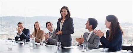 Co-workers clapping for businesswoman in conference room Photographie de stock - Premium Libres de Droits, Code: 6113-06497821