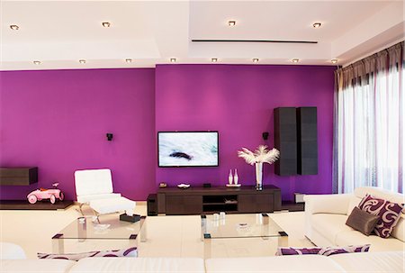 simsearch:6113-06498289,k - Purple wall in luxury living room Foto de stock - Sin royalties Premium, Código: 6113-06498388