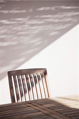 simsearch:6113-06498845,k - Wooden table and chair in sunlight Stockbilder - Premium RF Lizenzfrei, Bildnummer: 6113-06498404